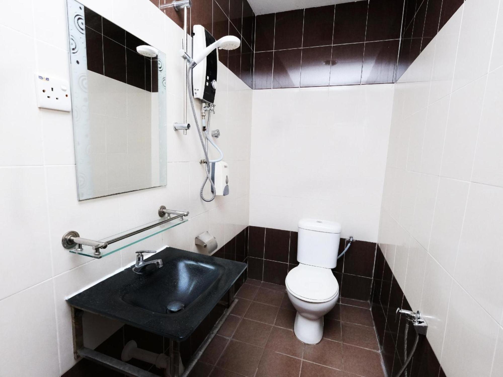 Super Oyo 707 Ayuni Hotel Bangi Ngoại thất bức ảnh